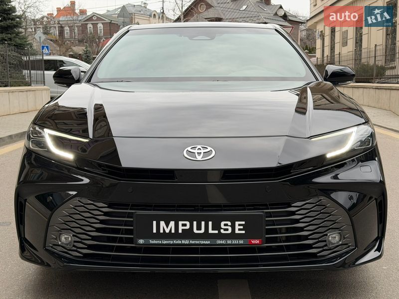 Седан Toyota Camry 2025 в Киеве