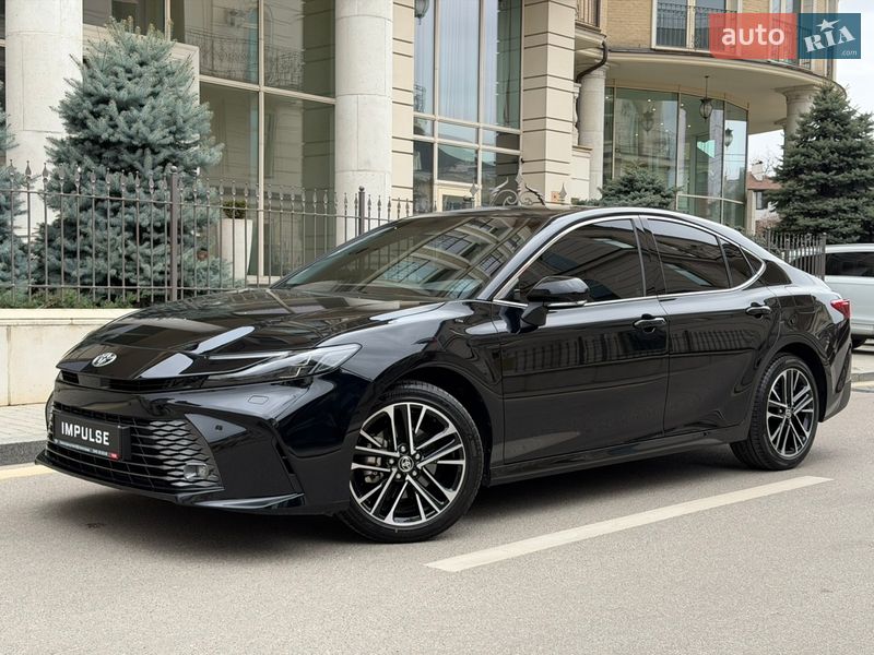 Седан Toyota Camry 2025 в Киеве