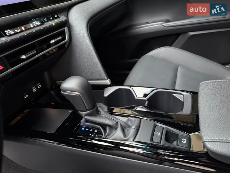 Седан Toyota Camry 2025 в Киеве