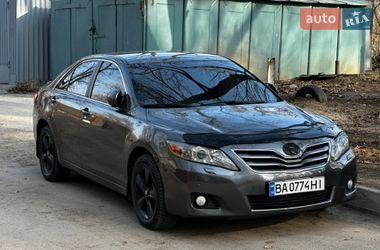 Седан Toyota Camry 2011 в Кропивницком