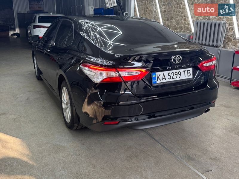 Седан Toyota Camry 2018 в Киеве