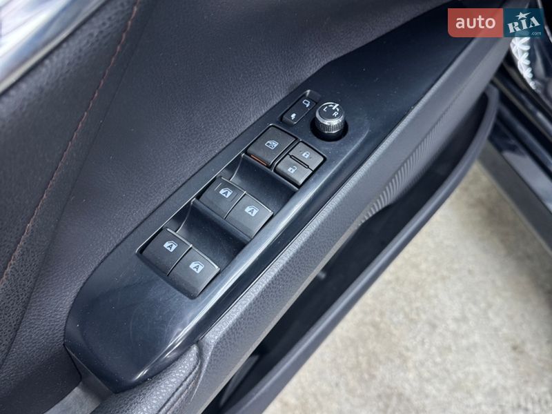 Седан Toyota Camry 2018 в Киеве