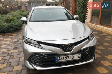 Седан Toyota Camry 2020 в Чернівцях