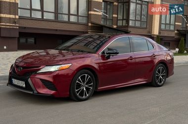 Седан Toyota Camry 2017 в Чернигове
