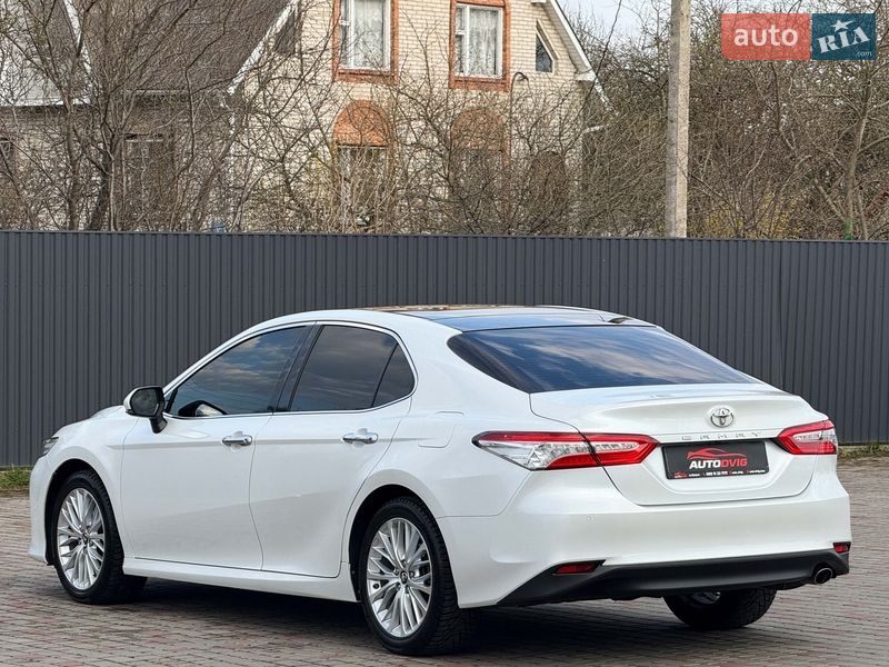 Седан Toyota Camry 2019 в Луцьку