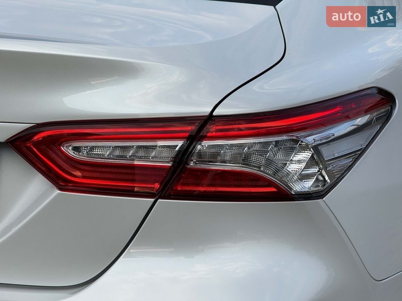 Седан Toyota Camry 2019 в Луцьку