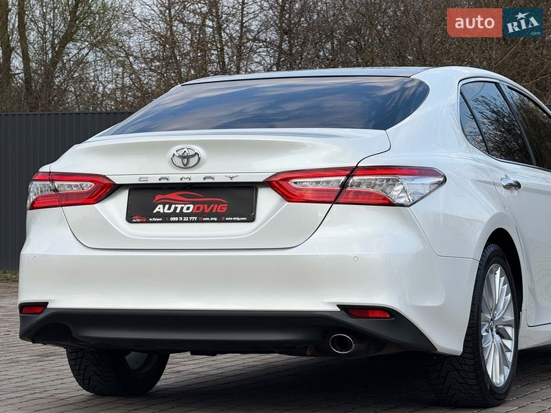 Седан Toyota Camry 2019 в Луцьку