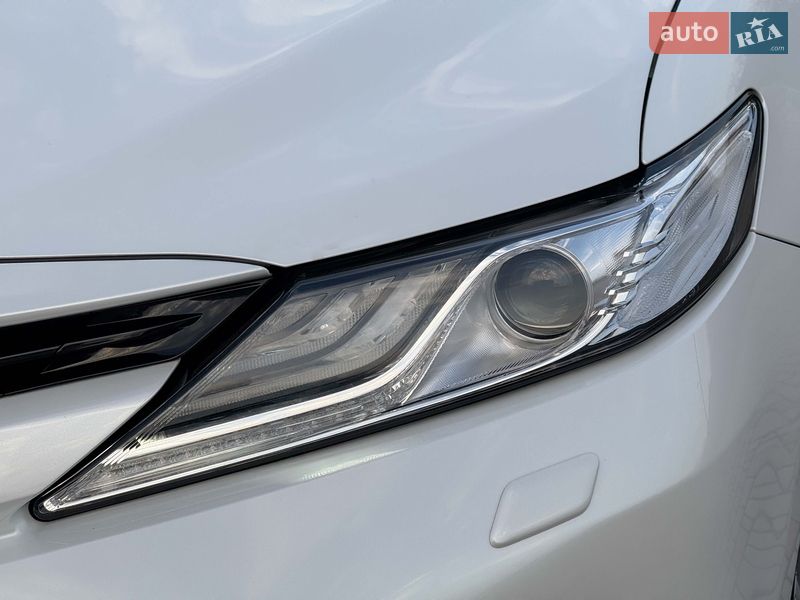 Седан Toyota Camry 2019 в Луцьку
