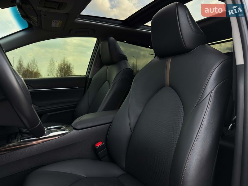 Седан Toyota Camry 2019 в Луцьку