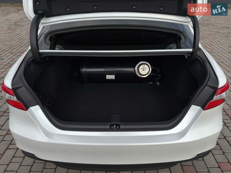 Седан Toyota Camry 2019 в Луцьку