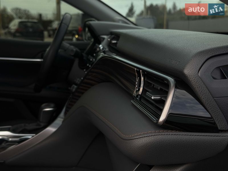 Седан Toyota Camry 2019 в Луцьку