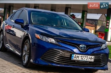 Седан Toyota Camry 2018 в Житомире