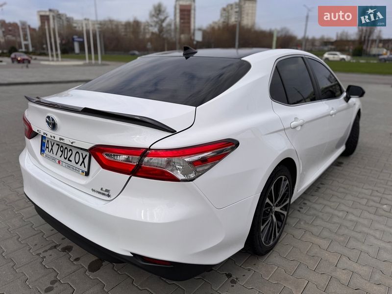 Седан Toyota Camry 2019 в Харькове