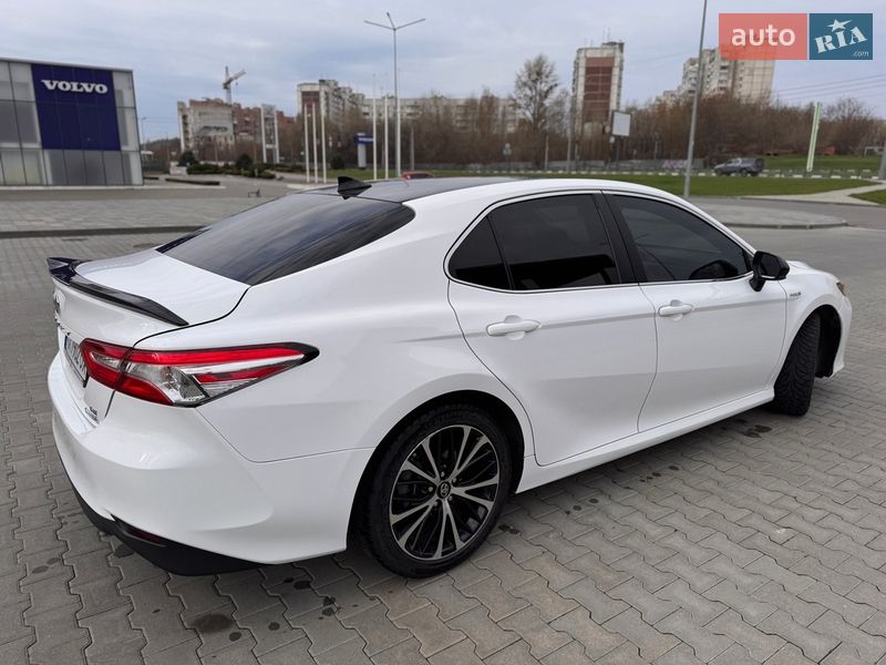 Седан Toyota Camry 2019 в Харькове