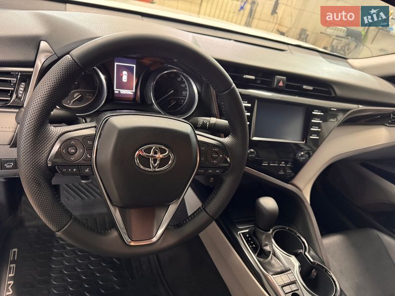 Седан Toyota Camry 2019 в Харькове