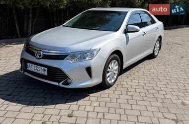 Седан Toyota Camry 2015 в Брошневе-Осаде