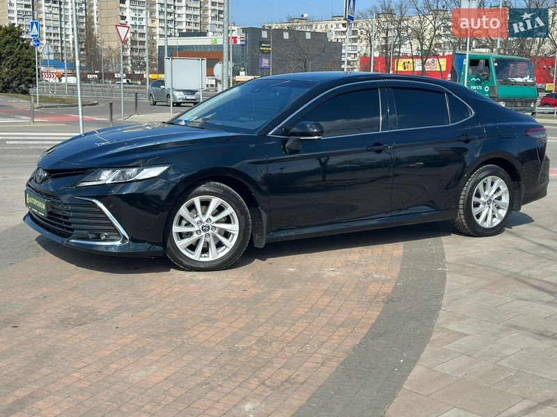 Седан Toyota Camry 2022 в Киеве
