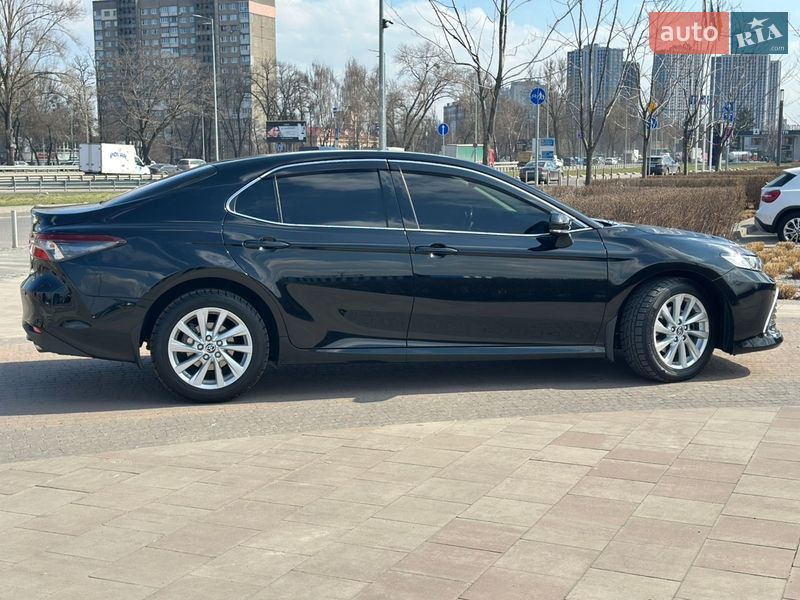 Седан Toyota Camry 2022 в Киеве
