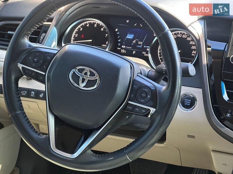Седан Toyota Camry 2022 в Киеве