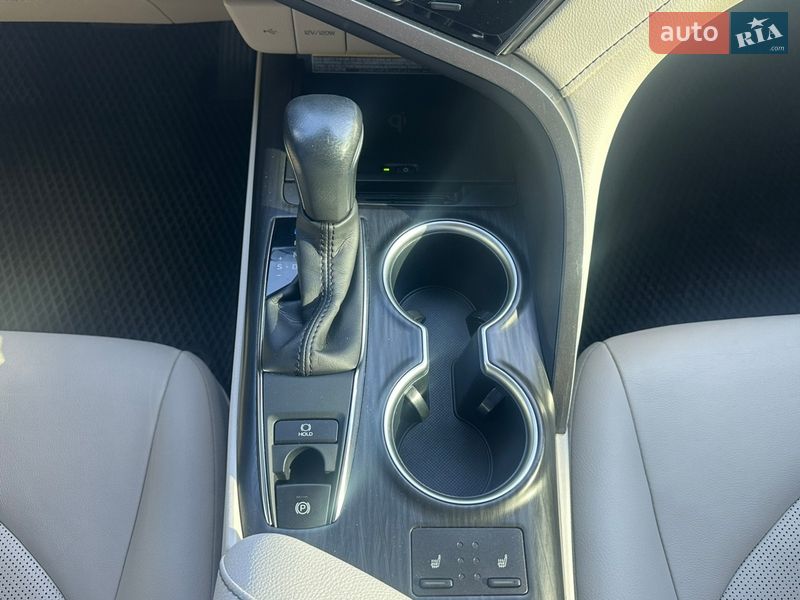 Седан Toyota Camry 2022 в Киеве