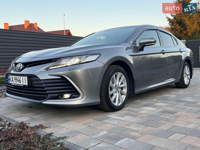 Седан Toyota Camry 2023 в Киеве