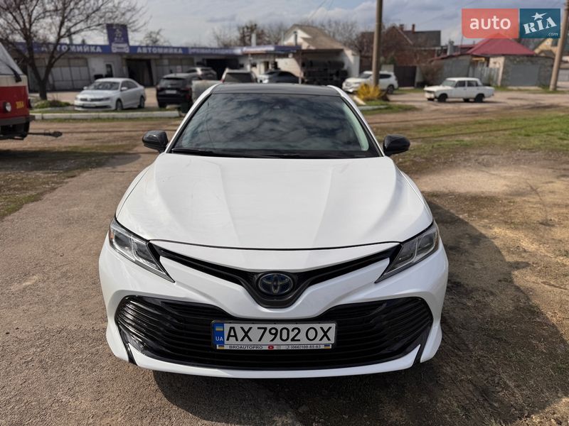 Седан Toyota Camry 2019 в Харькове