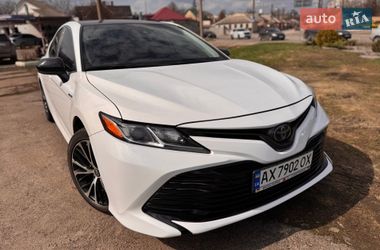 Седан Toyota Camry 2019 в Харькове