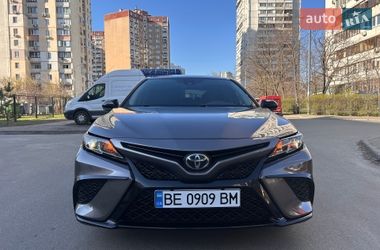 Седан Toyota Camry 2019 в Киеве