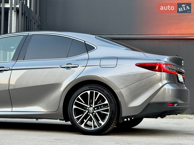 Седан Toyota Camry 2024 в Києві