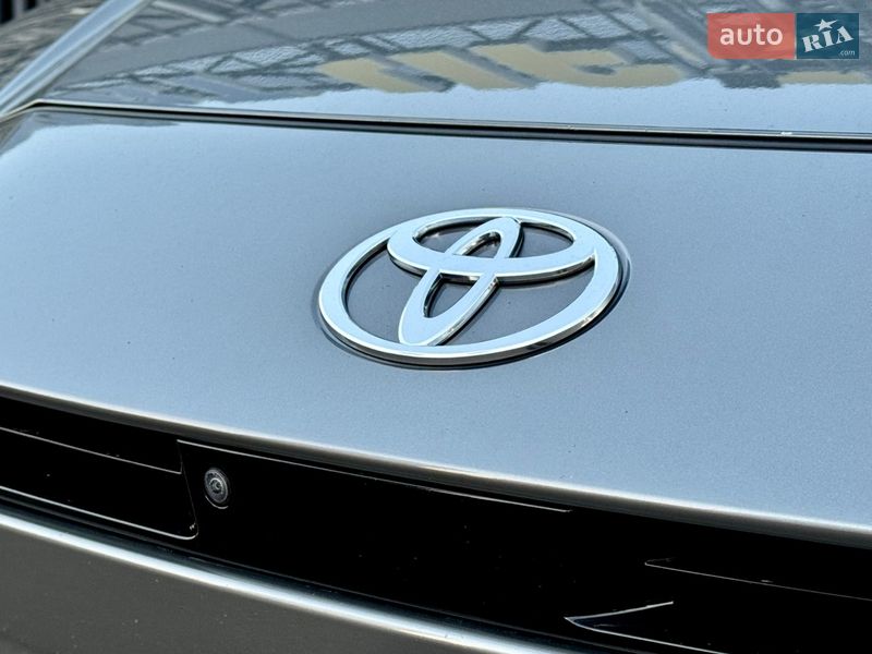 Седан Toyota Camry 2024 в Києві