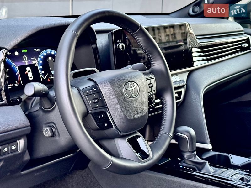 Седан Toyota Camry 2024 в Києві