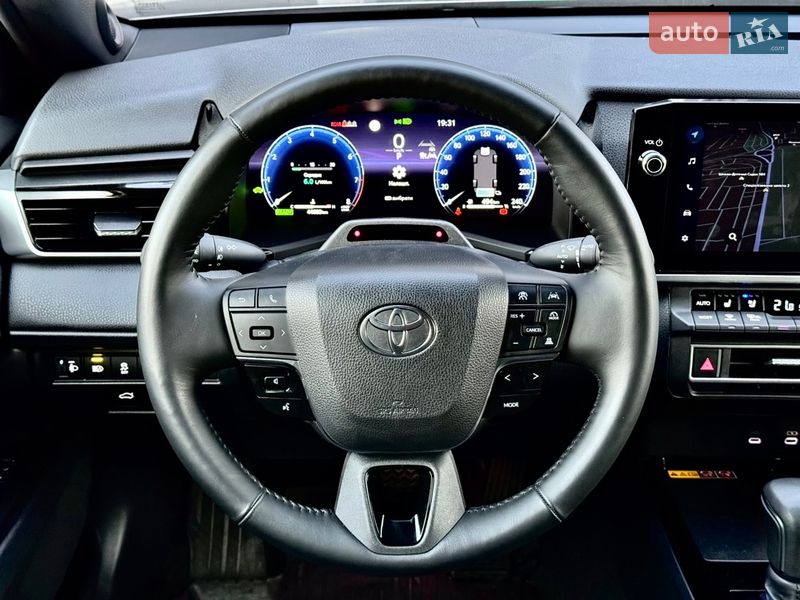Седан Toyota Camry 2024 в Києві