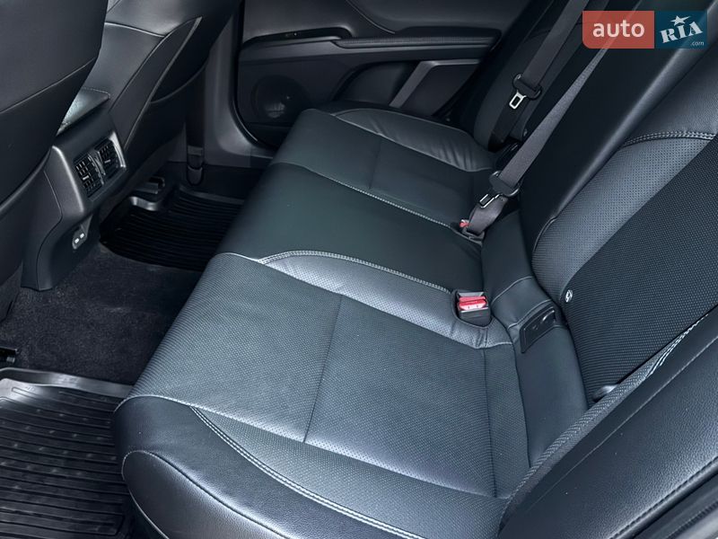 Седан Toyota Camry 2024 в Києві