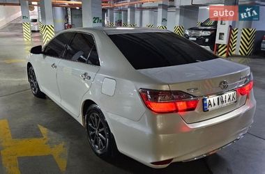 Седан Toyota Camry 2016 в Киеве