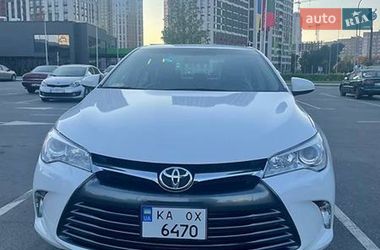 Седан Toyota Camry 2016 в Киеве