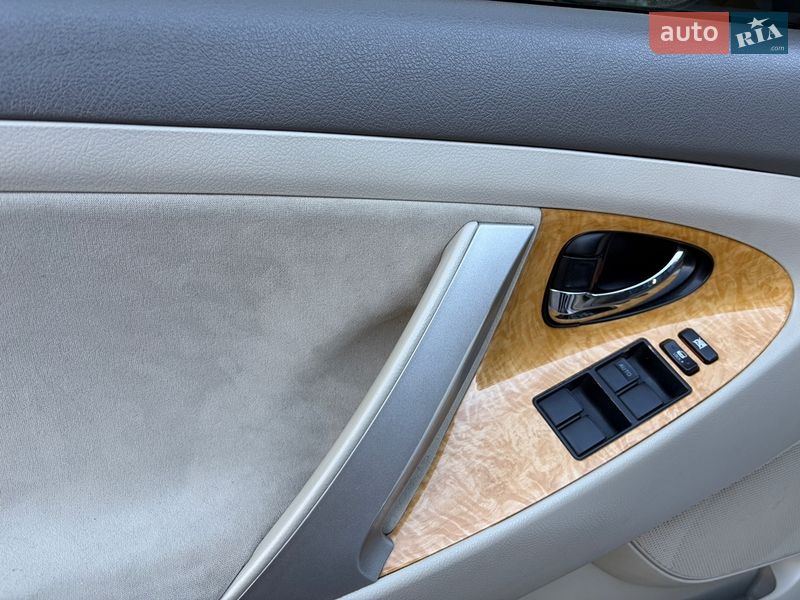 Седан Toyota Camry 2006 в Киеве