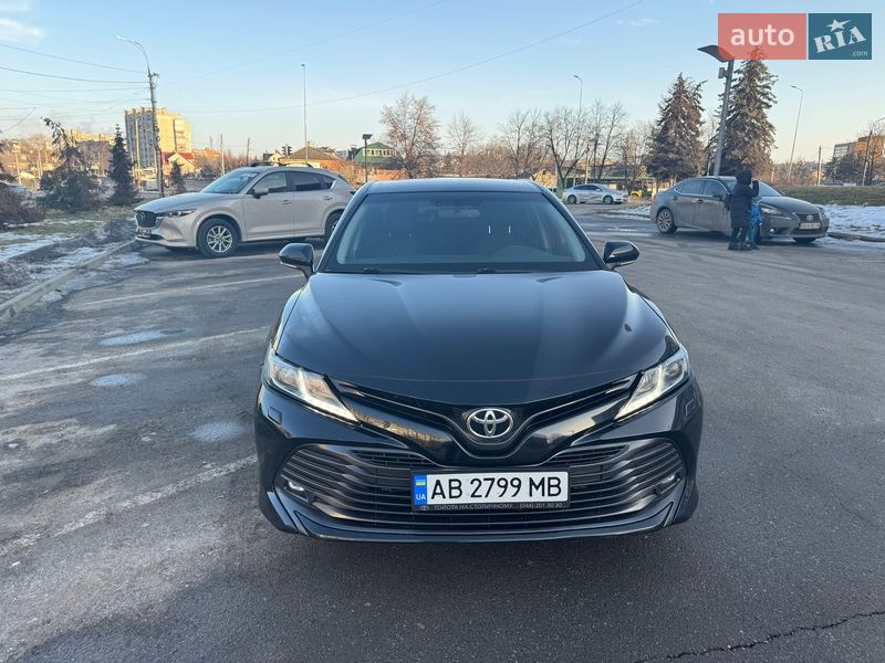 Седан Toyota Camry 2020 в Виннице