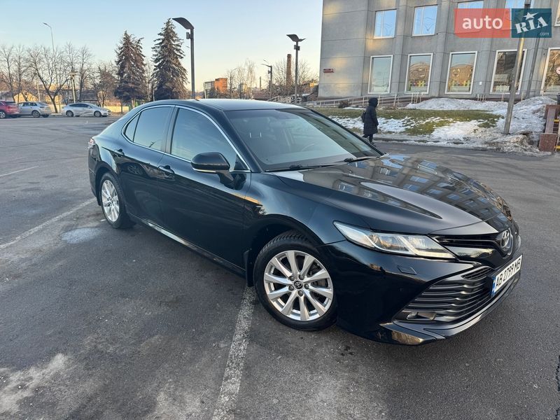 Седан Toyota Camry 2020 в Виннице