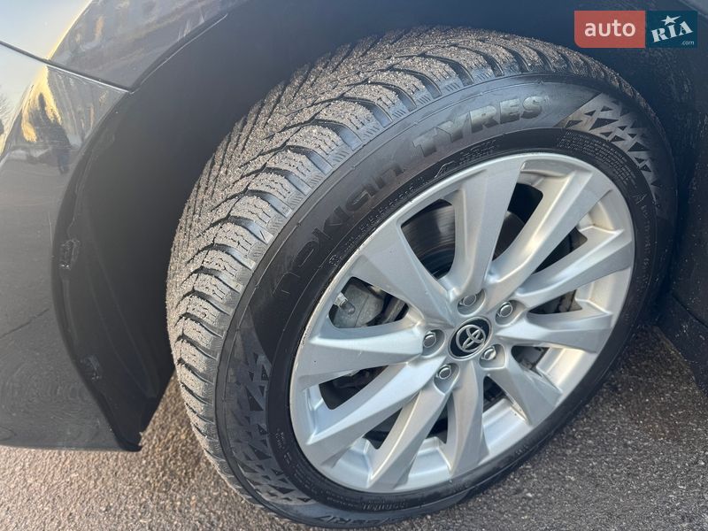 Седан Toyota Camry 2020 в Виннице