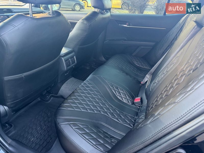 Седан Toyota Camry 2020 в Виннице