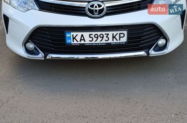 Седан Toyota Camry 2016 в Киеве