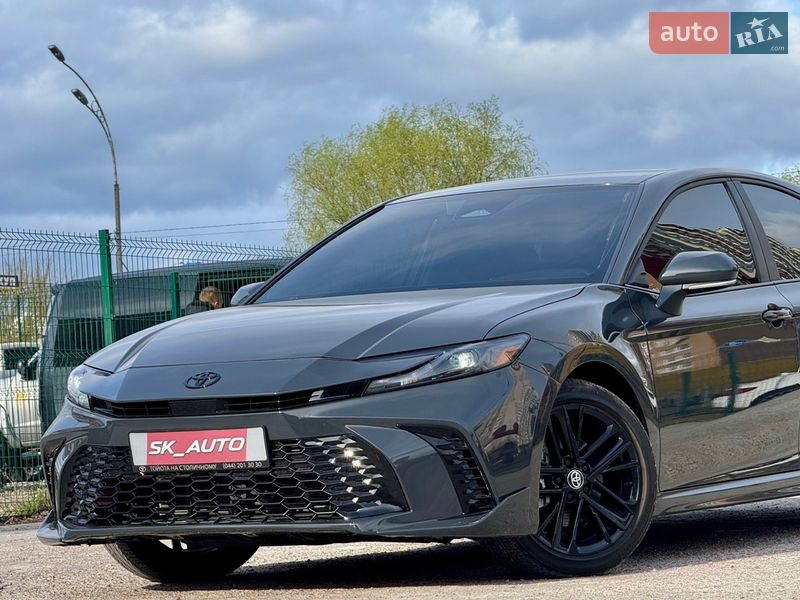 Седан Toyota Camry 2024 в Киеве