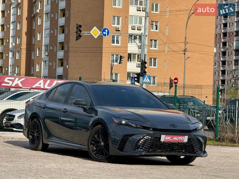 Седан Toyota Camry 2024 в Киеве