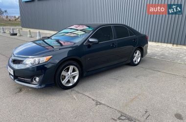 Седан Toyota Camry 2014 в Харкові
