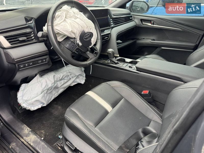 Седан Toyota Camry 2024 в Львові