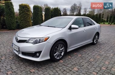 Седан Toyota Camry 2013 в Житомире