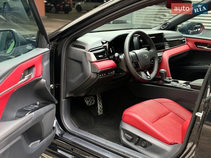 Седан Toyota Camry 2024 в Києві
