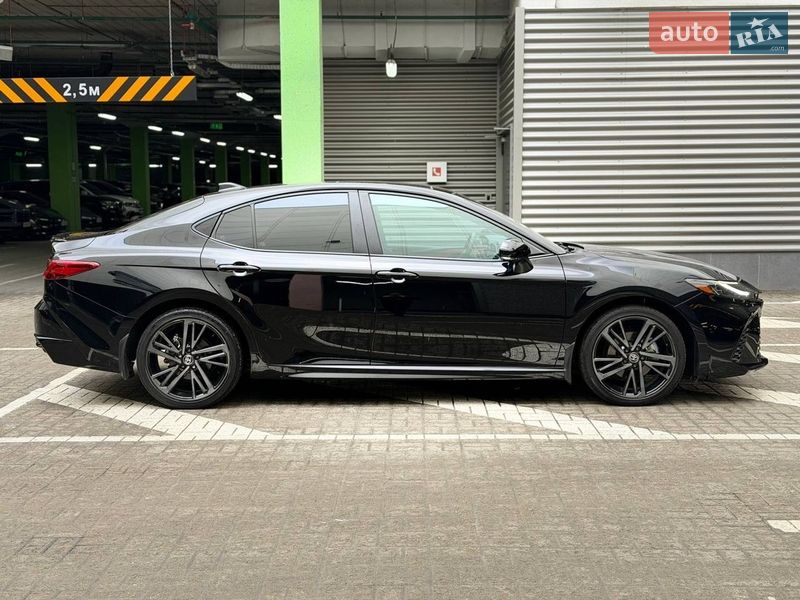 Седан Toyota Camry 2024 в Києві