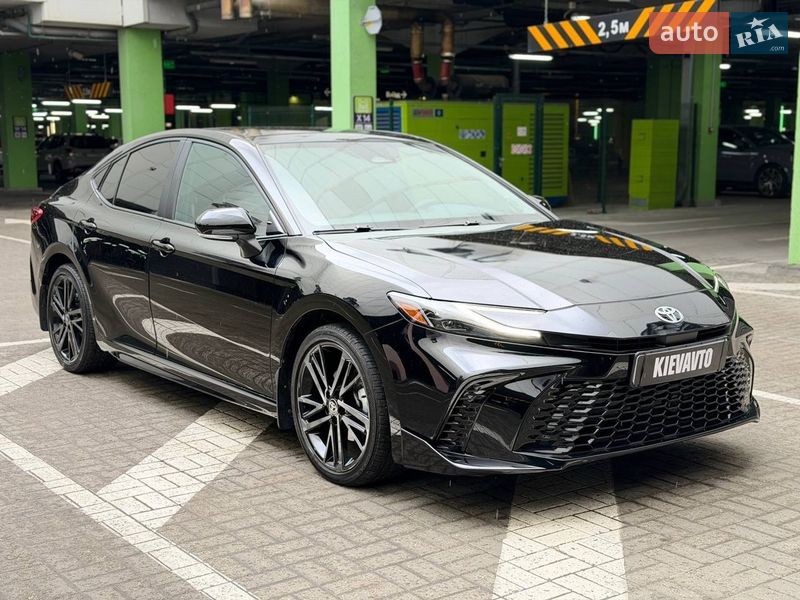 Седан Toyota Camry 2024 в Києві