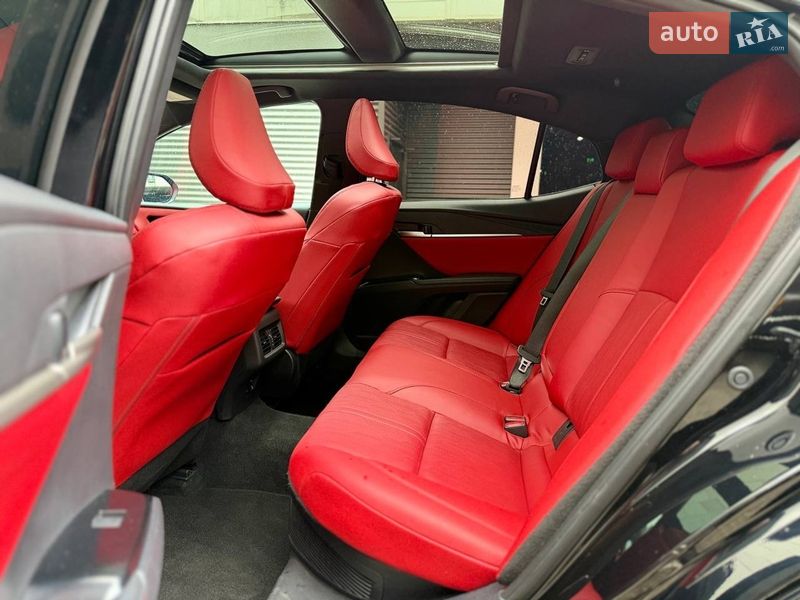 Седан Toyota Camry 2024 в Києві